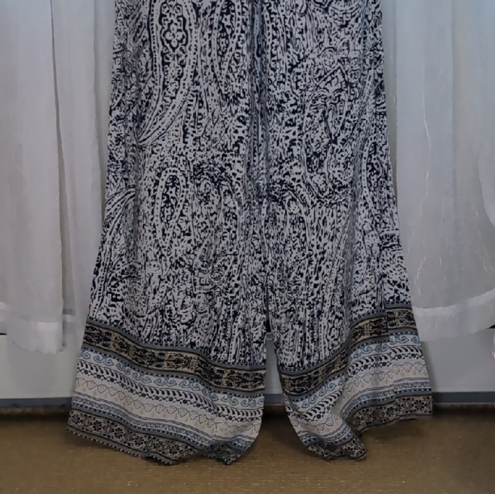 Fun & Flirt Blue SzM Blue and White Patterned Wide Leg Flow Pants